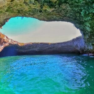 puente de piedra en islas marietas