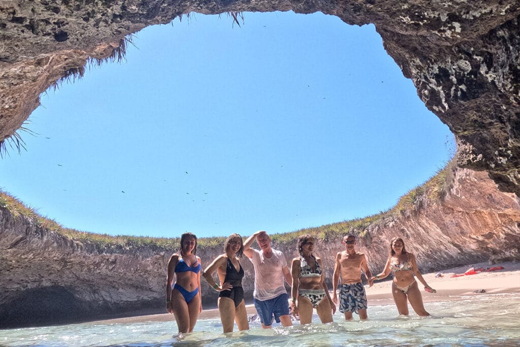 playa escondida grupo relajandose