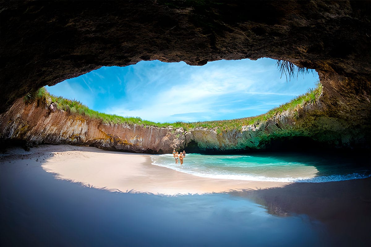 Acceso a Playa del Amor